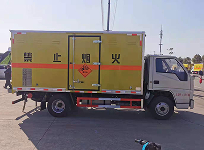 永仁爆破器材运输车工人安全操作规范与智能技术保障